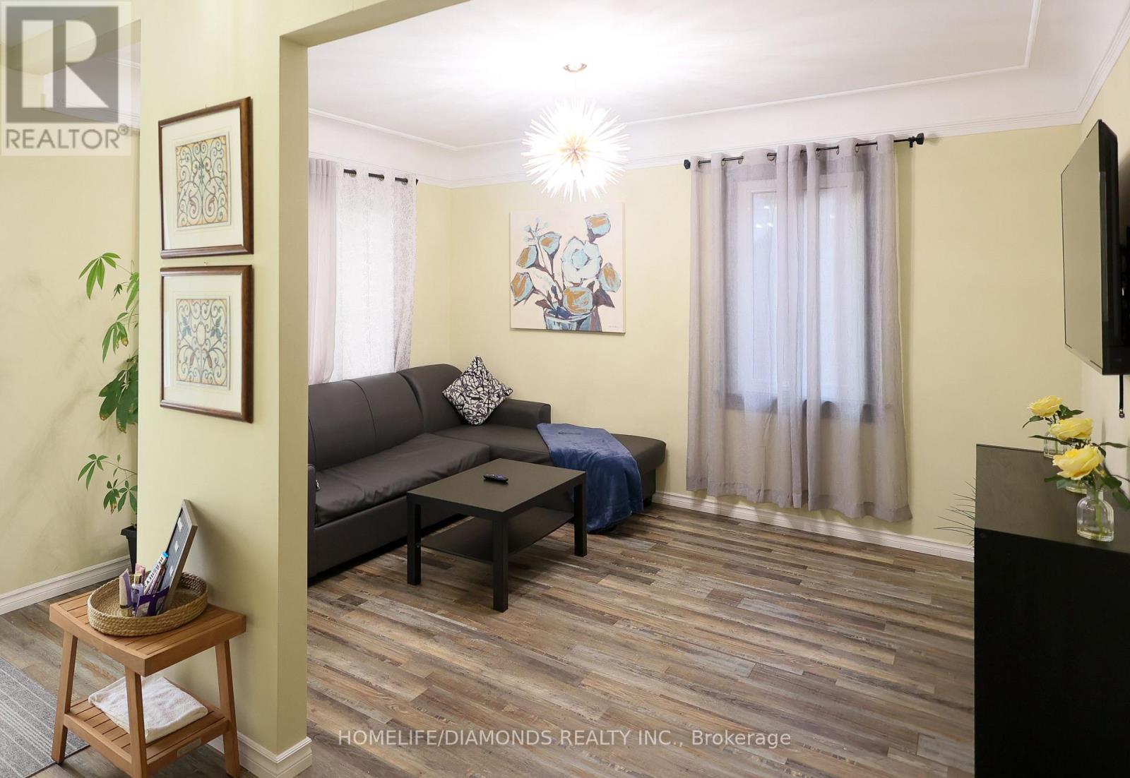 Photo 1 of Upper 6178 Drummond Road, Niagara Falls ON