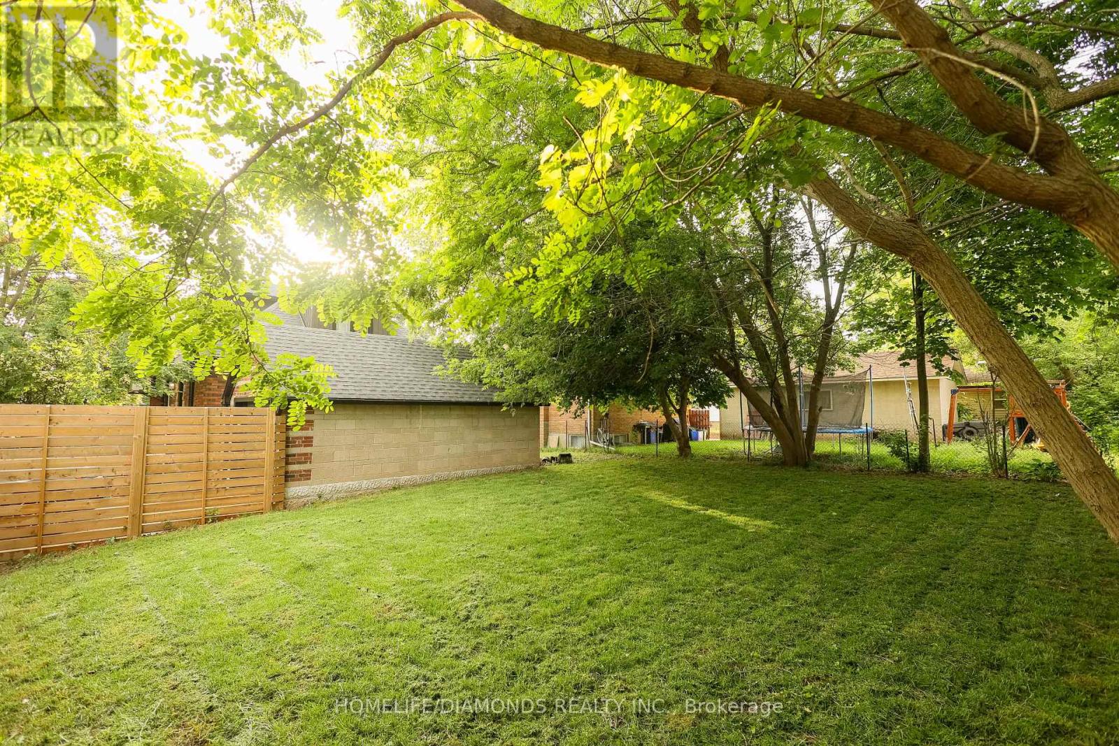 Photo 11 of Upper 6178 Drummond Road, Niagara Falls ON
