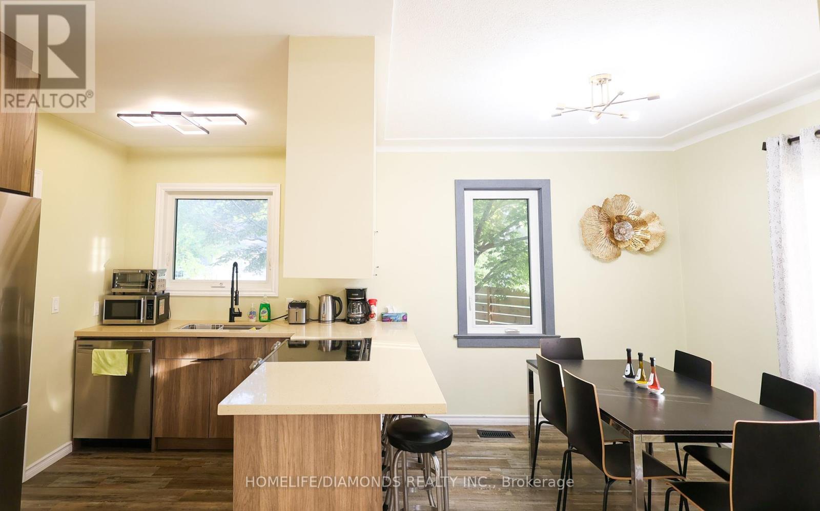 Photo 13 of Upper 6178 Drummond Road, Niagara Falls ON