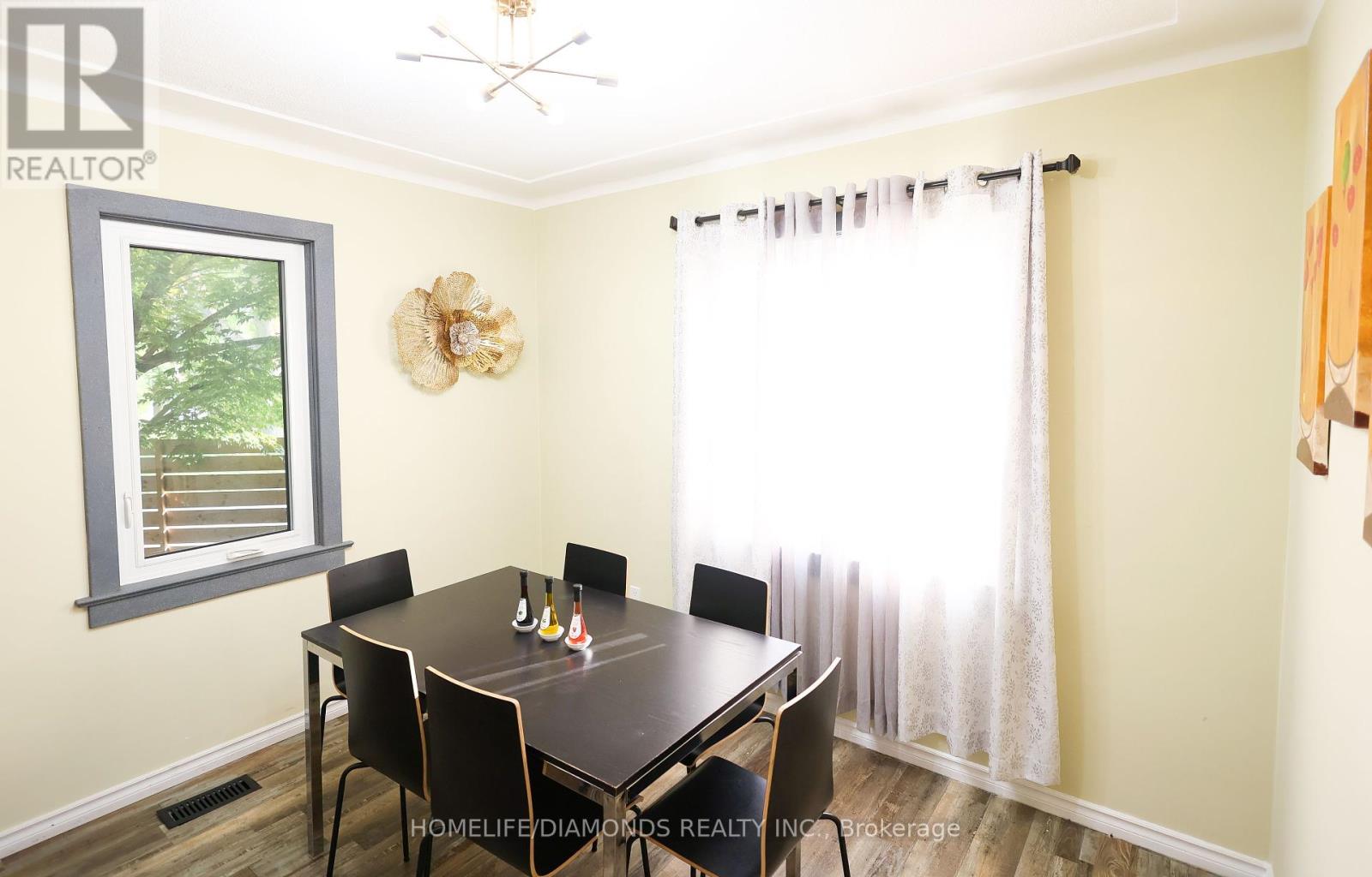 Photo 16 of Upper 6178 Drummond Road, Niagara Falls ON