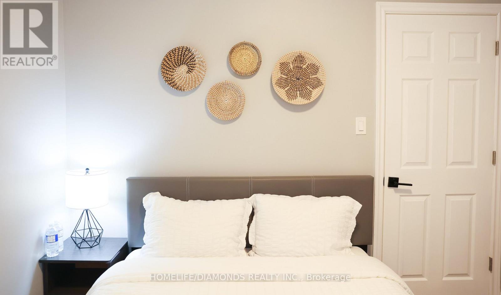Photo 10 of Upper 6178 Drummond Road, Niagara Falls ON