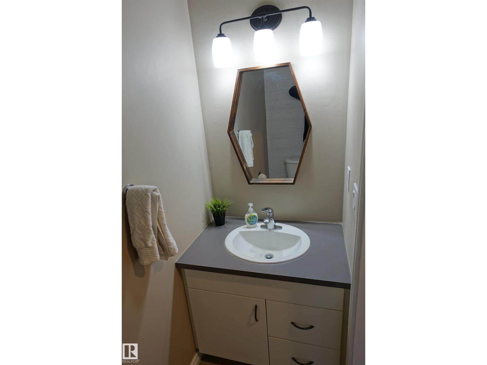 Photo 16 of 11618 173 A Av Nw Nw, Edmonton AB