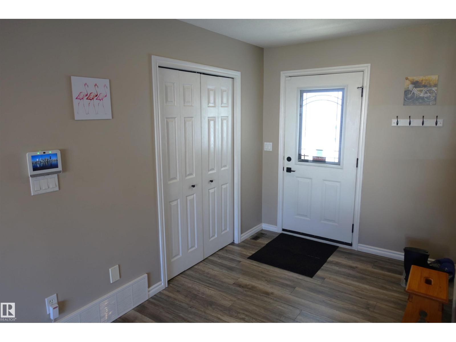 Photo 3 of 11618 173 A Av Nw Nw, Edmonton AB