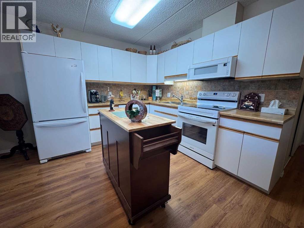 Photo 10 of 202 4522 47 A Avenue, Red Deer AB