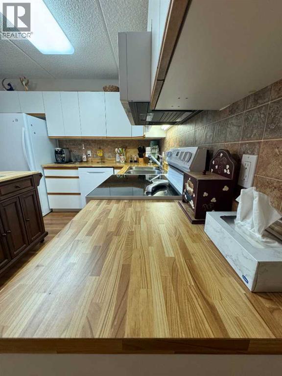 Photo 12 of 202 4522 47 A Avenue, Red Deer AB