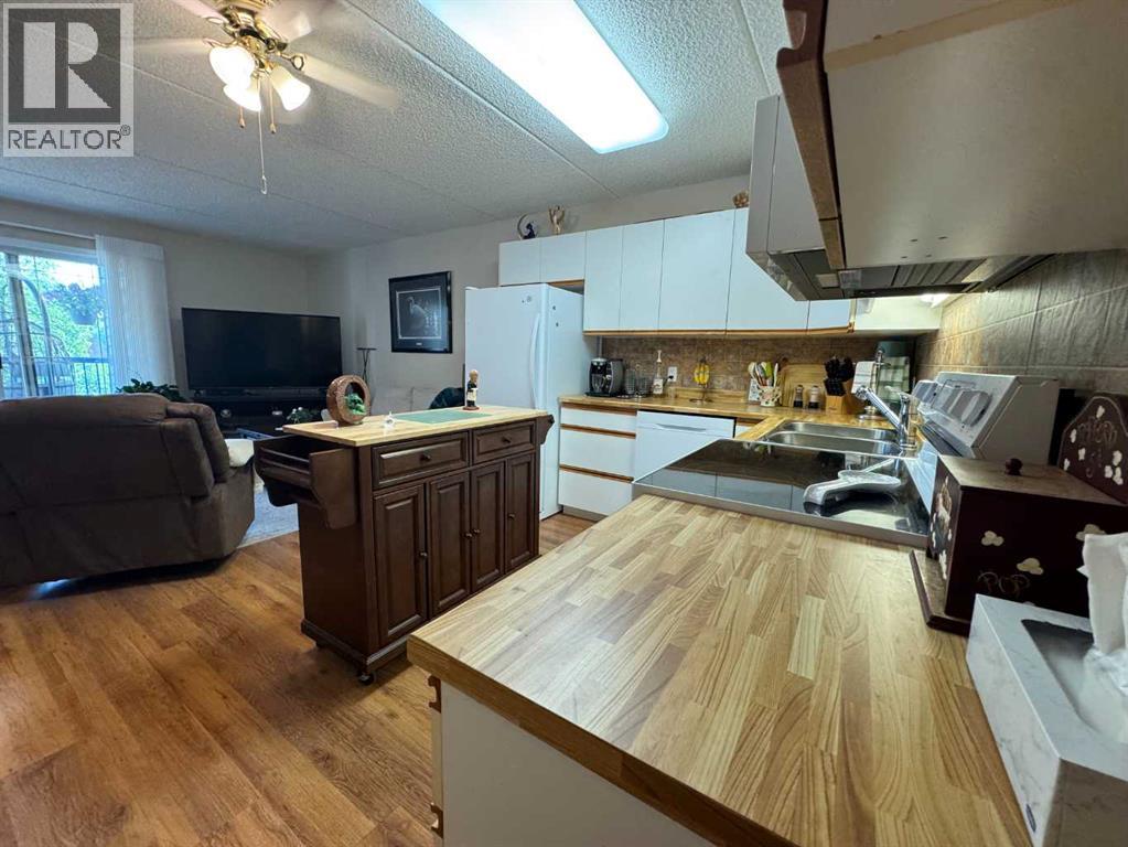Photo 11 of 202 4522 47 A Avenue, Red Deer AB