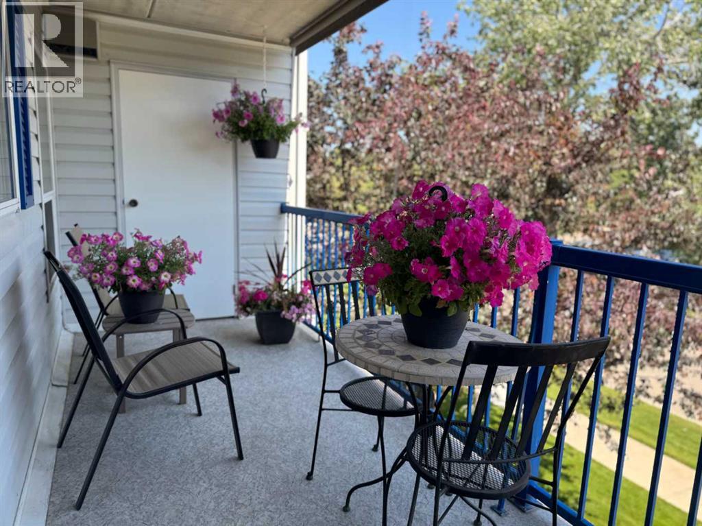 Photo 5 of 202 4522 47 A Avenue, Red Deer AB