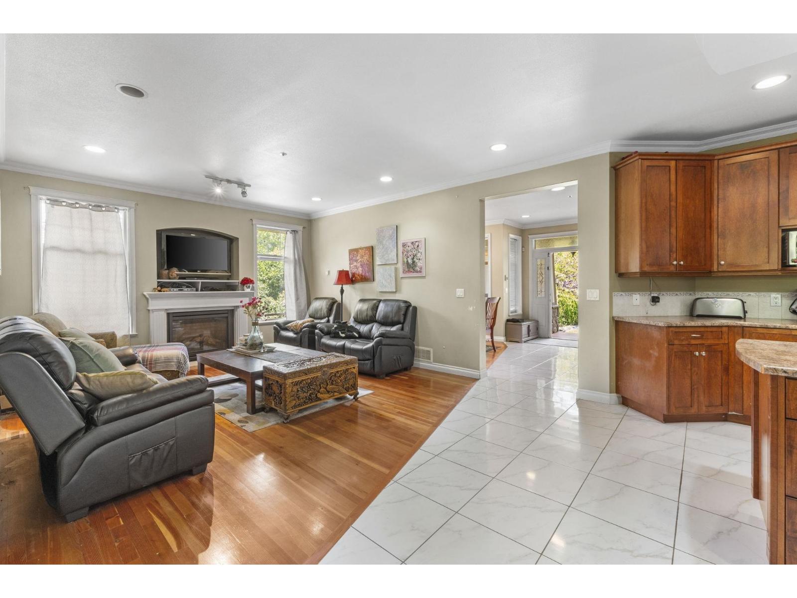 Photo 7 of 9833 182 Street, Surrey BC