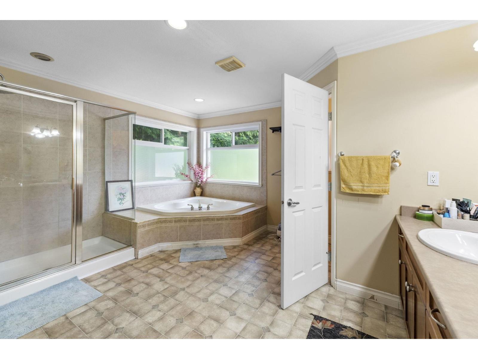 Photo 17 of 9833 182 Street, Surrey BC
