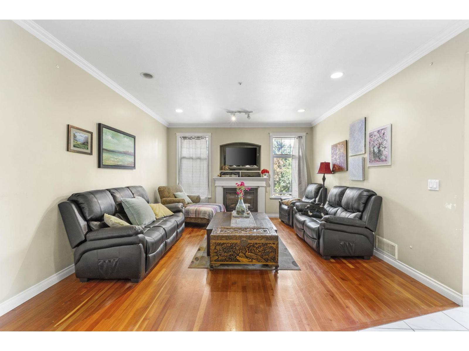 Photo 6 of 9833 182 Street, Surrey BC