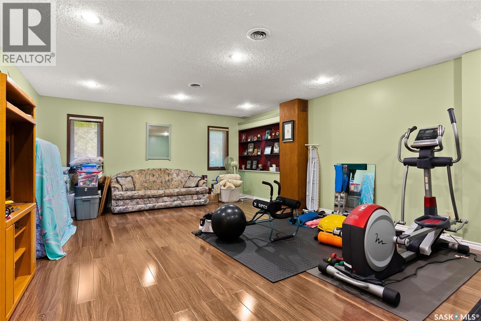 106 SHAW DRIVE - 32