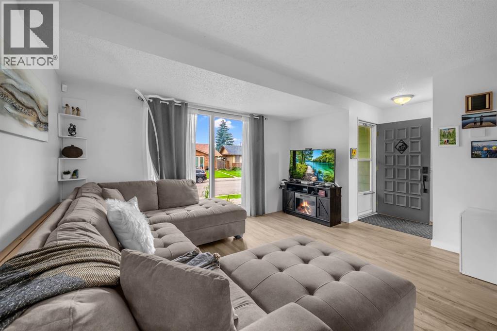 Photo 10 of 30 Sunhurst Crescent Se, Calgary AB