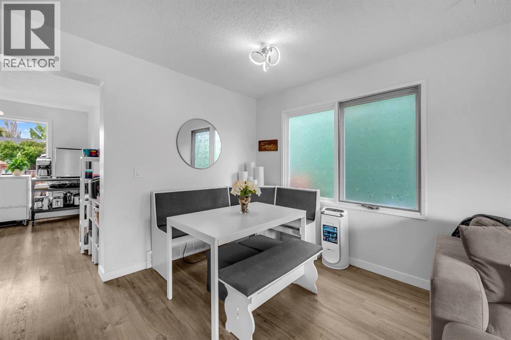 Photo 11 of 30 Sunhurst Crescent Se, Calgary AB
