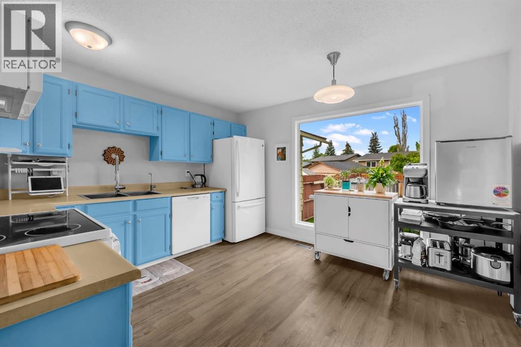 Photo 13 of 30 Sunhurst Crescent Se, Calgary AB