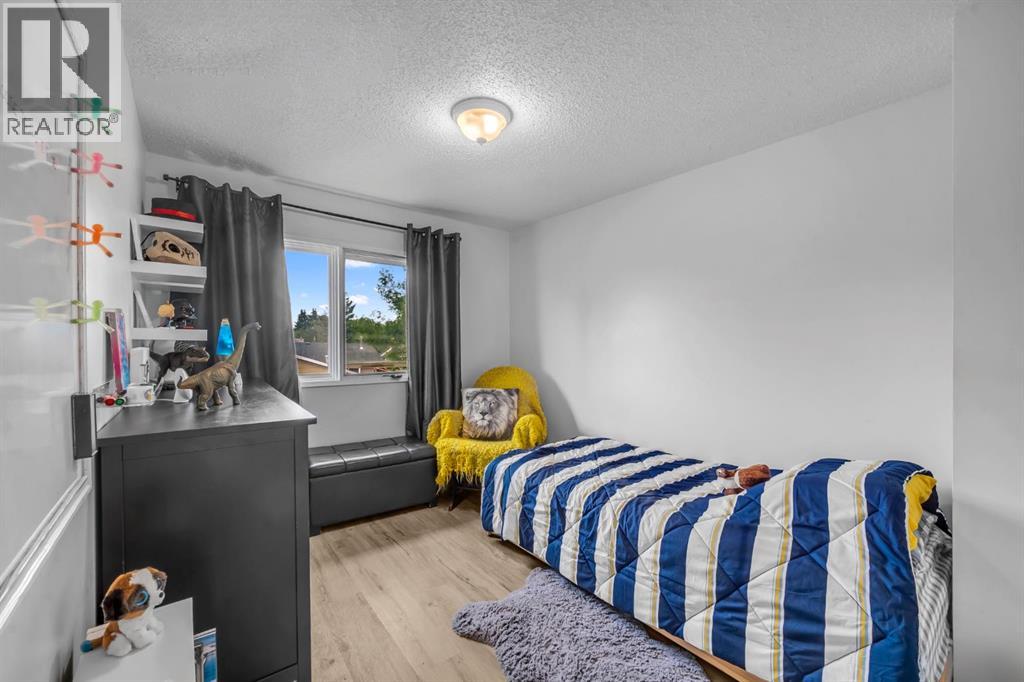 Photo 22 of 30 Sunhurst Crescent Se, Calgary AB