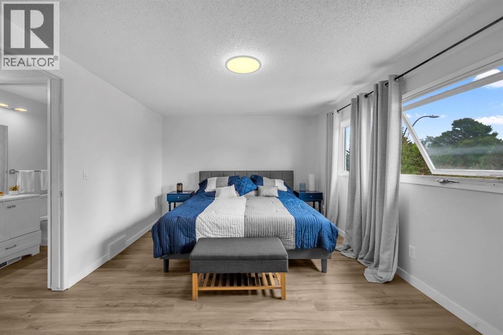 Photo 26 of 30 Sunhurst Crescent Se, Calgary AB