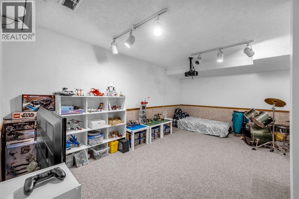 Photo 31 of 30 Sunhurst Crescent Se, Calgary AB