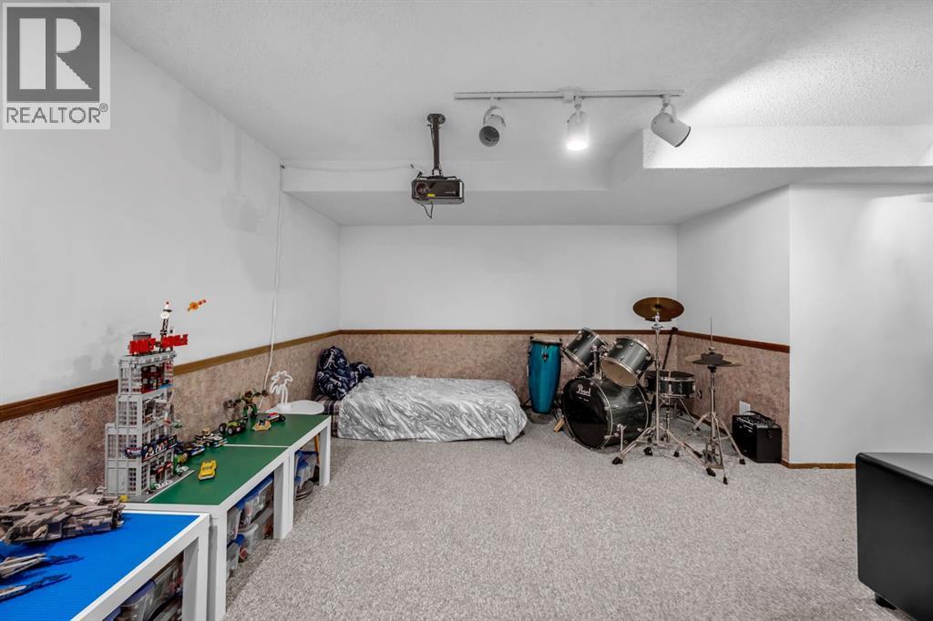 Photo 32 of 30 Sunhurst Crescent Se, Calgary AB