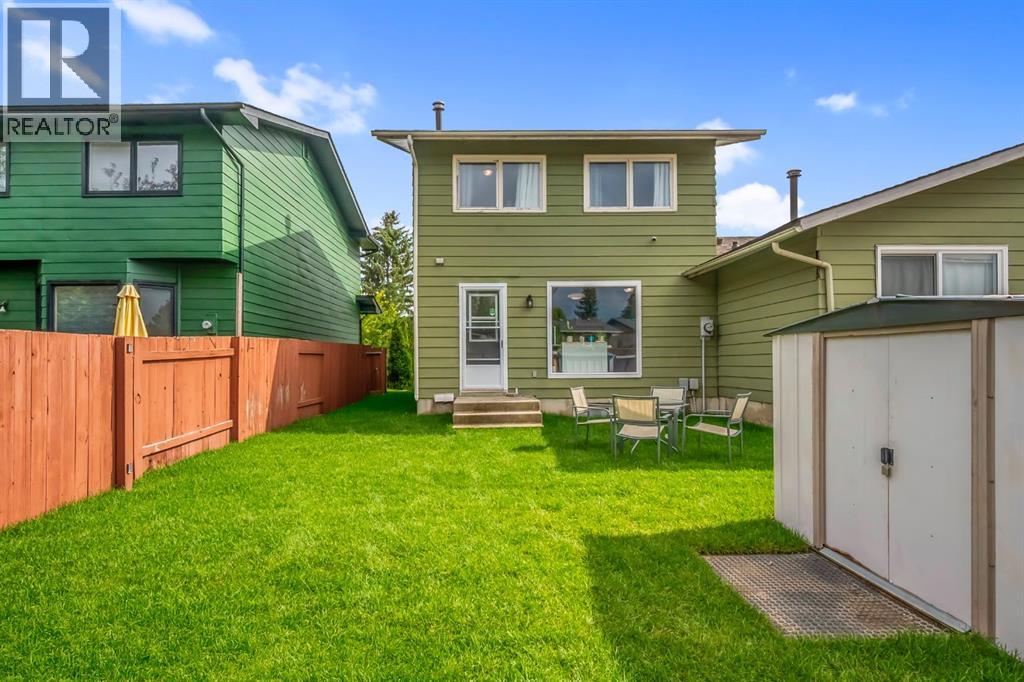 Photo 38 of 30 Sunhurst Crescent Se, Calgary AB