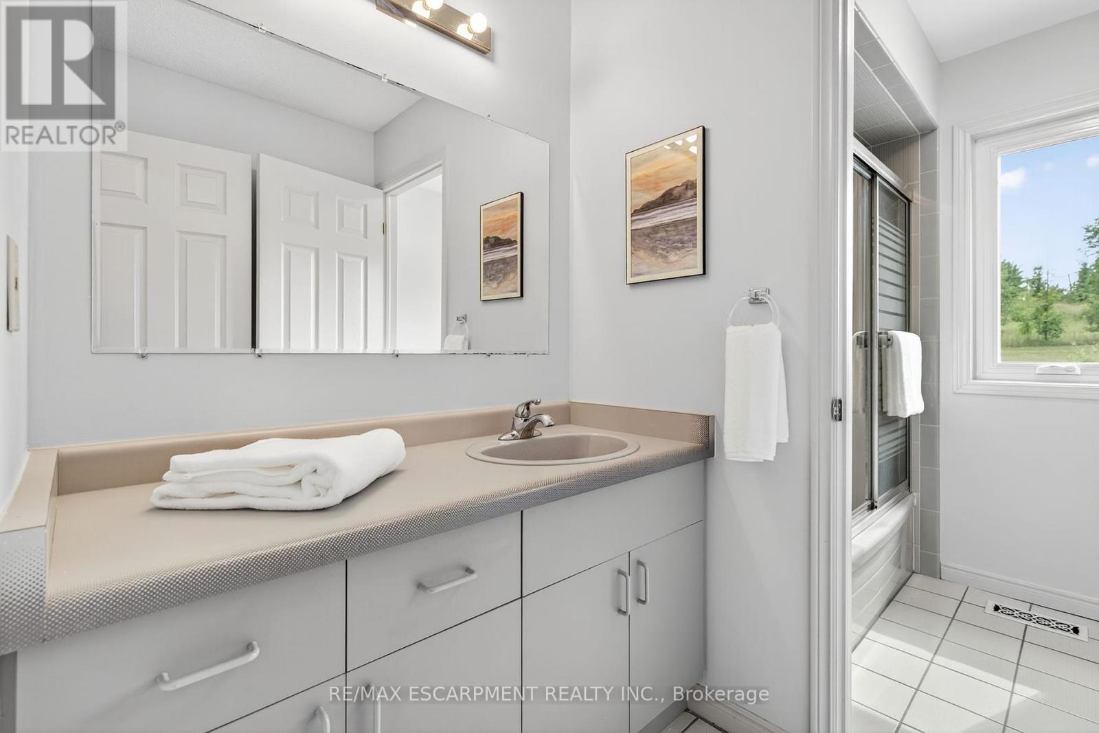 Photo 42 of 22 Weneil Drive, Hamilton ON