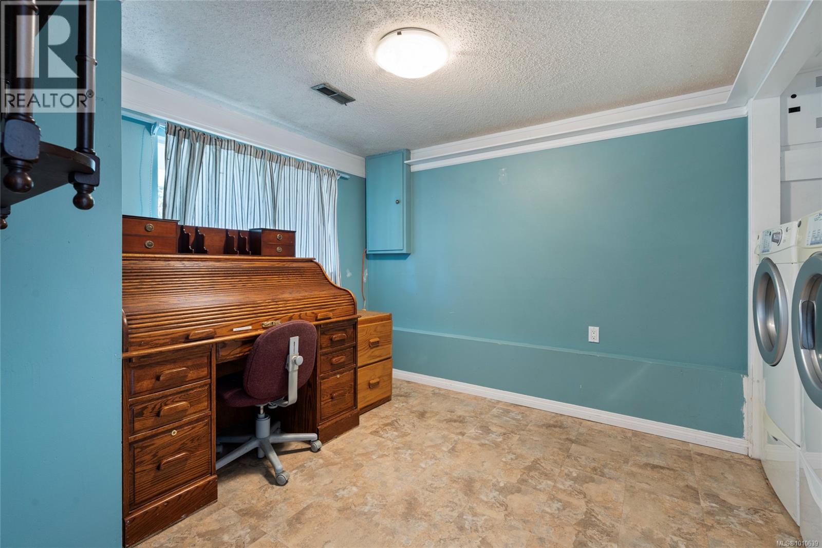 Photo 4 of 1156 Ranger Pl, Saanich BC