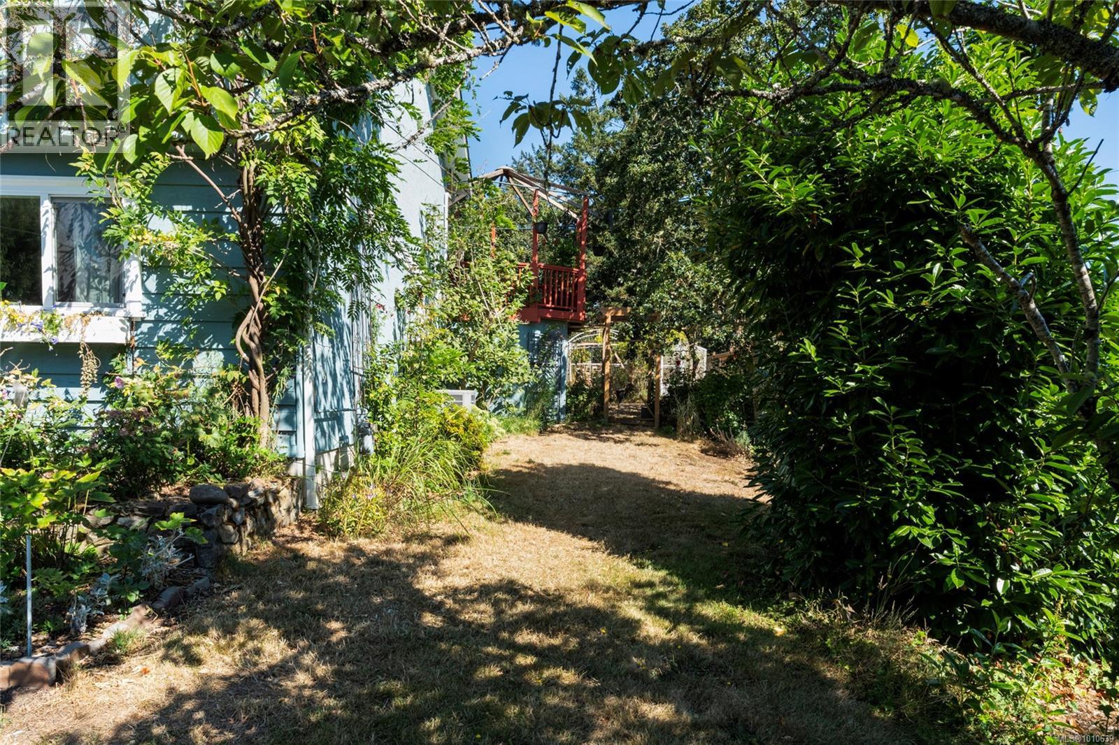 Photo 6 of 1156 Ranger Pl, Saanich BC