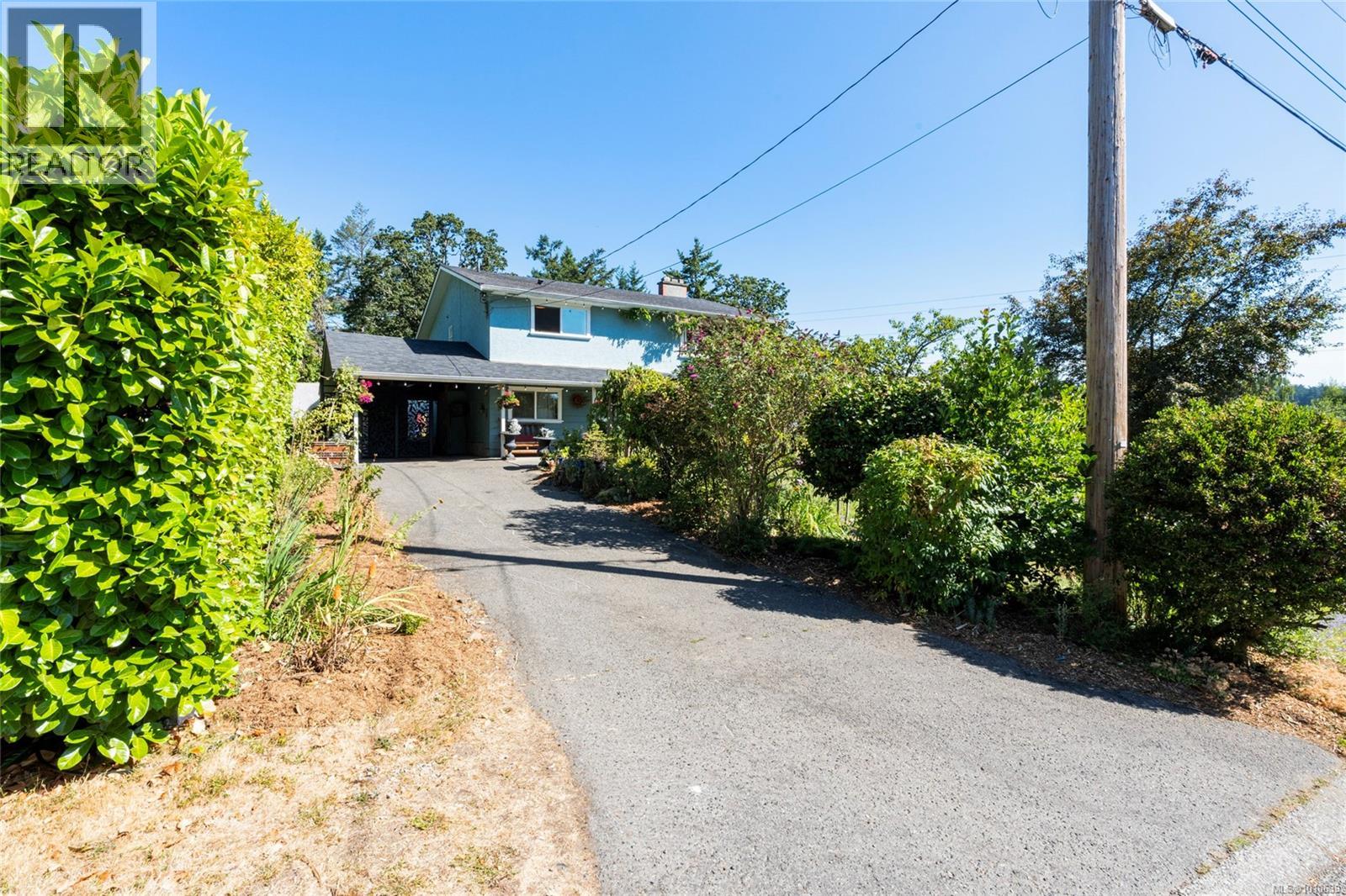 Photo 10 of 1156 Ranger Pl, Saanich BC