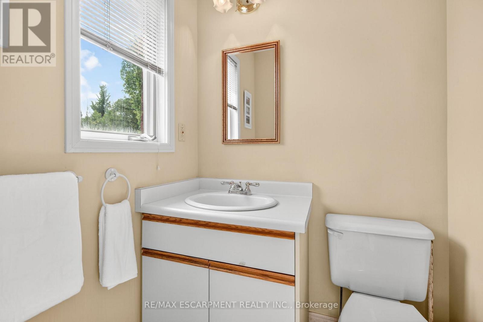 Photo 30 of 22 Weneil Drive, Hamilton ON