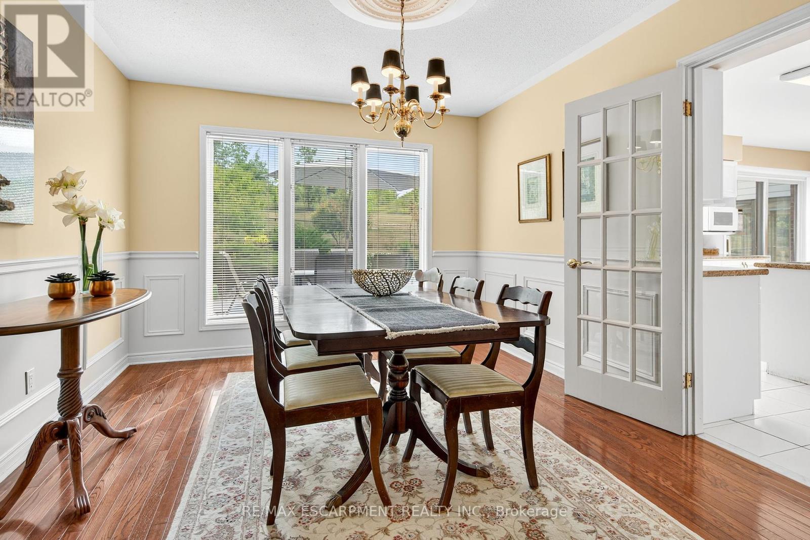 Photo 13 of 22 Weneil Drive, Hamilton ON