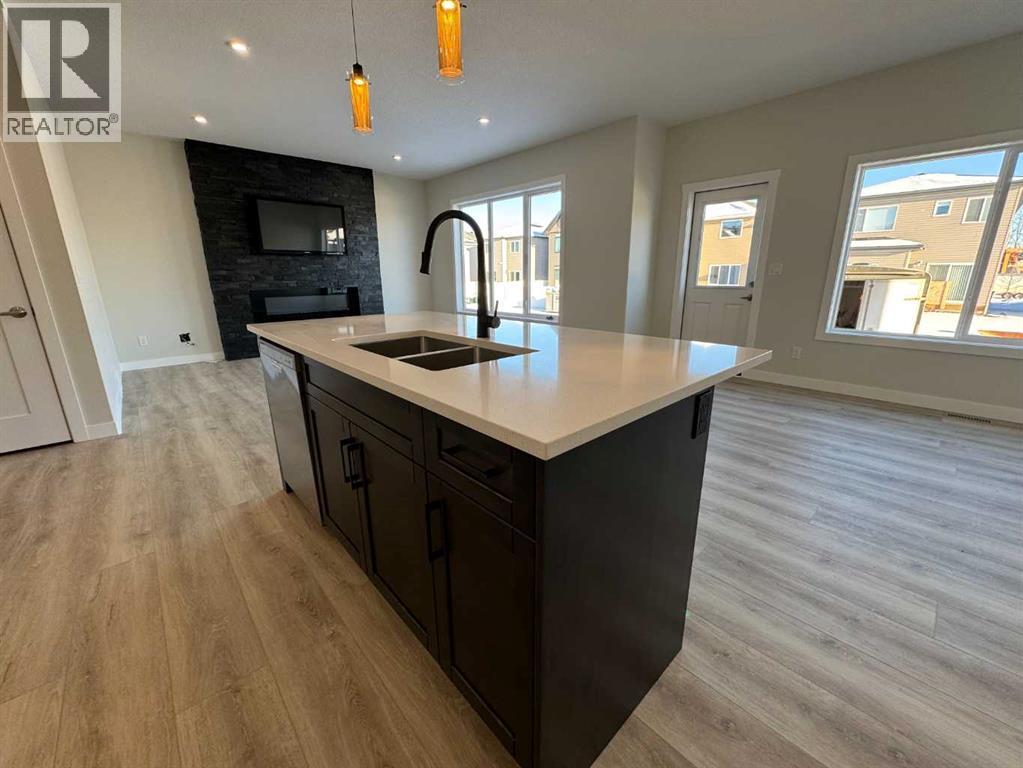 Single Family House for Sale in  Emmett Crescent Evergreen Red Deer 