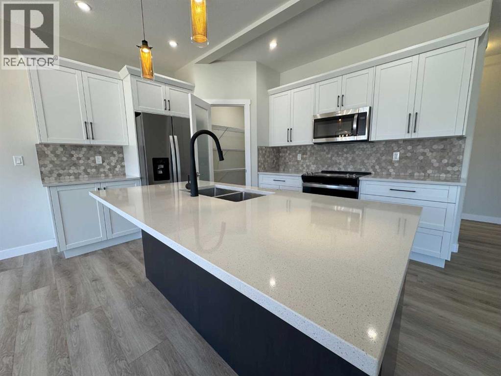 Single Family House for Sale in  Emmett Crescent Evergreen Red Deer 