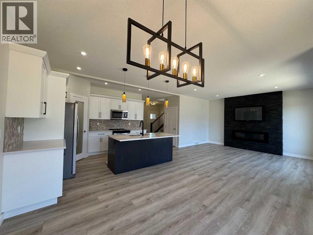 Single Family House for Sale in  Emmett Crescent Evergreen Red Deer 