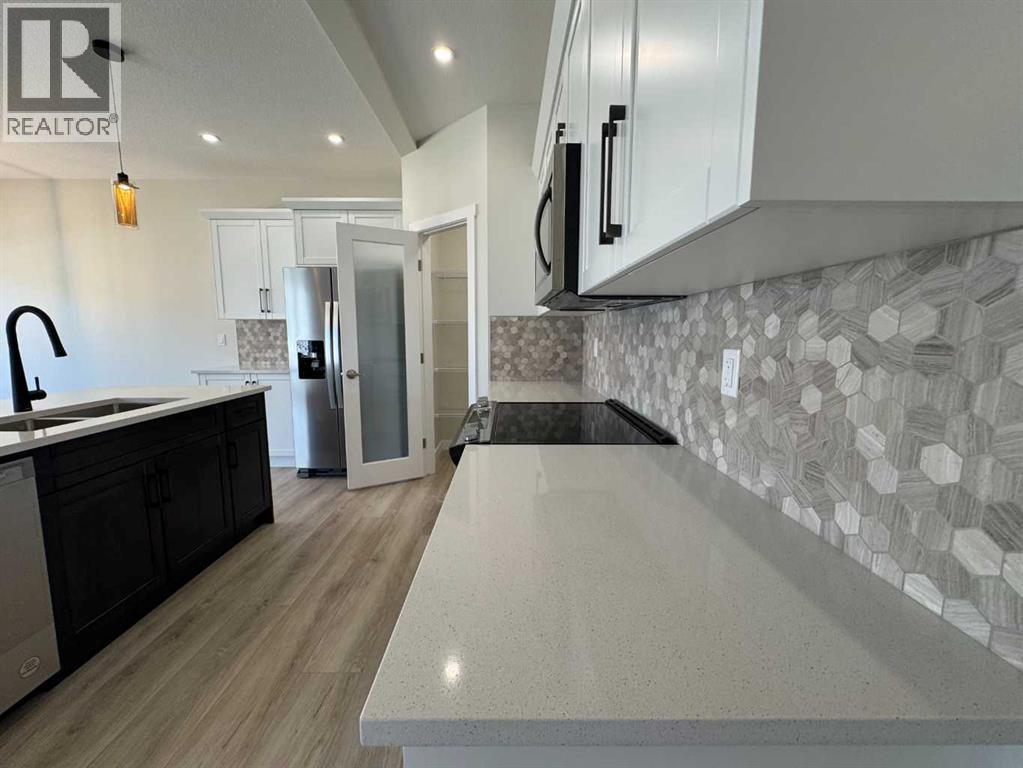 Single Family House for Sale in  Emmett Crescent Evergreen Red Deer 