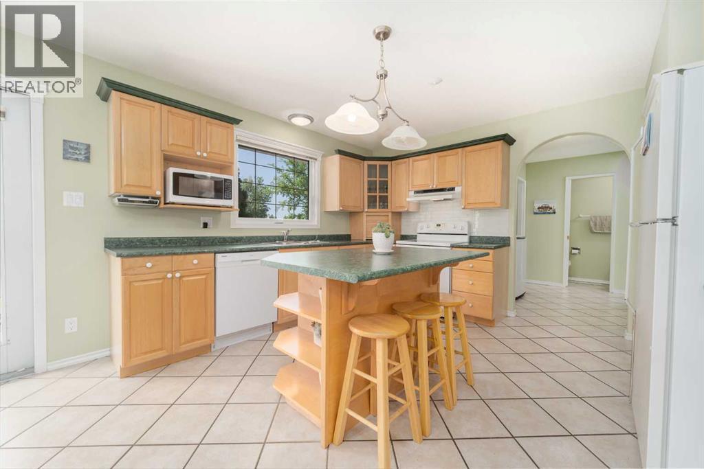Photo 9 of 4612 50 Avenue, Taber AB