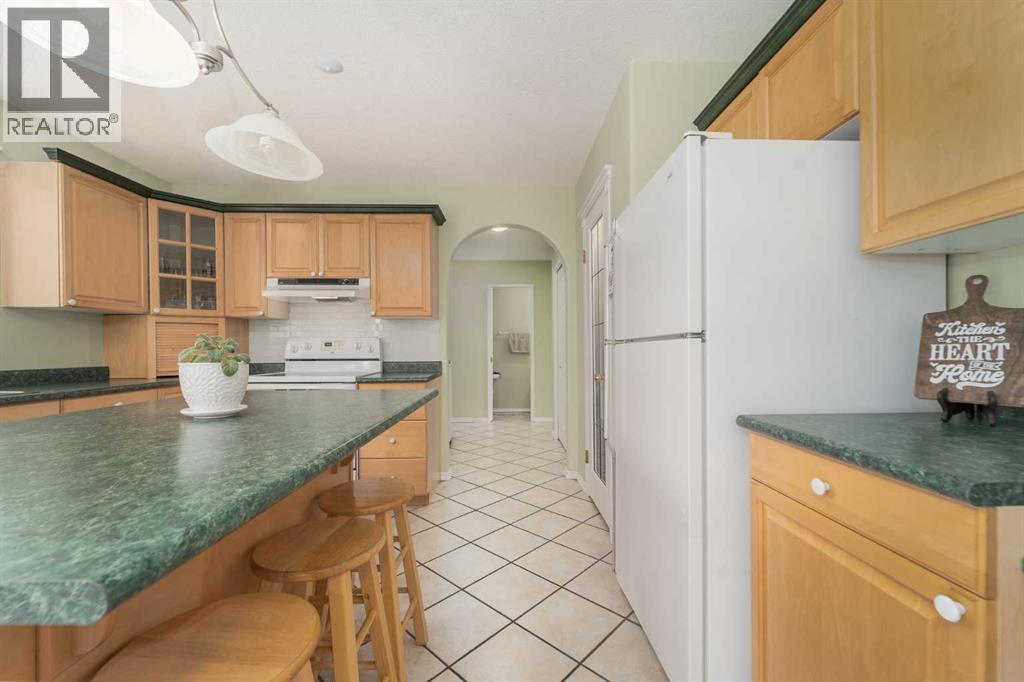 Photo 2 of 4612 50 Avenue, Taber AB