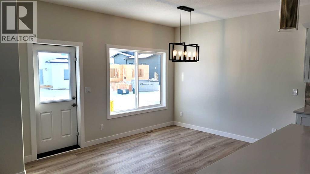 Single Family House for Sale in  Emmett Crescent Evergreen Red Deer 