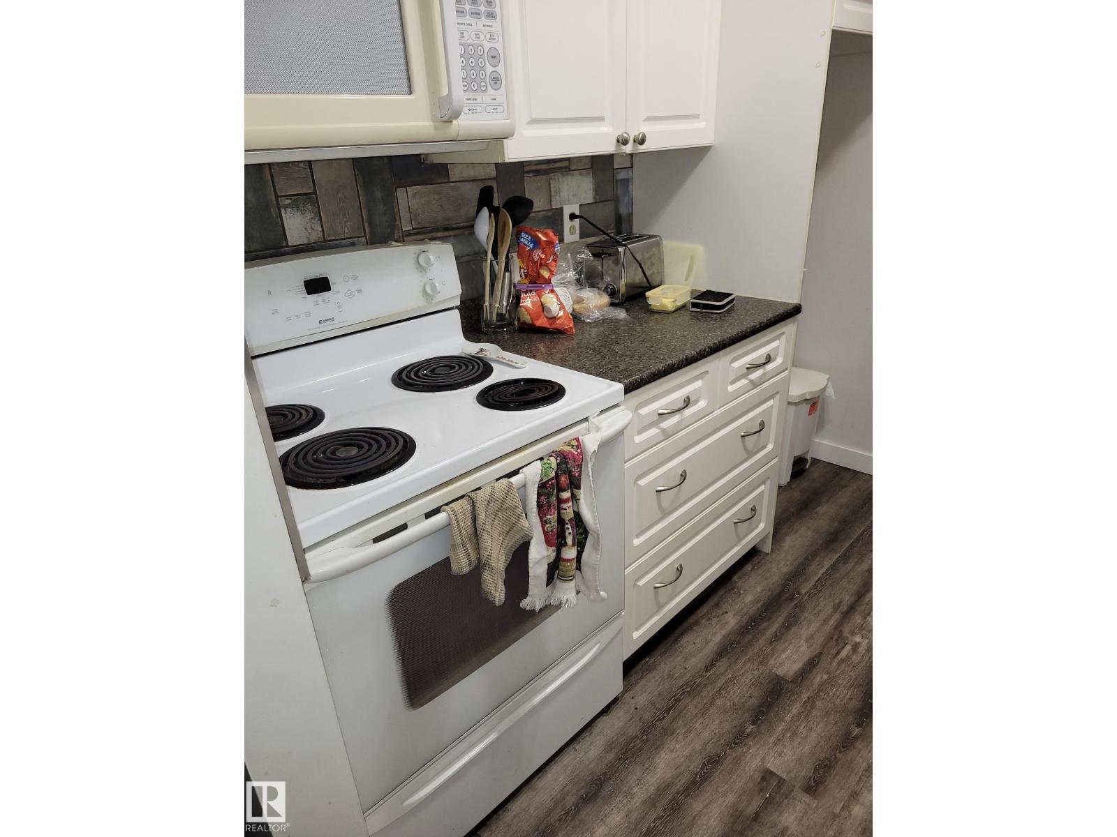 Photo 9 of 202 14825 51 Av Nw, Edmonton AB
