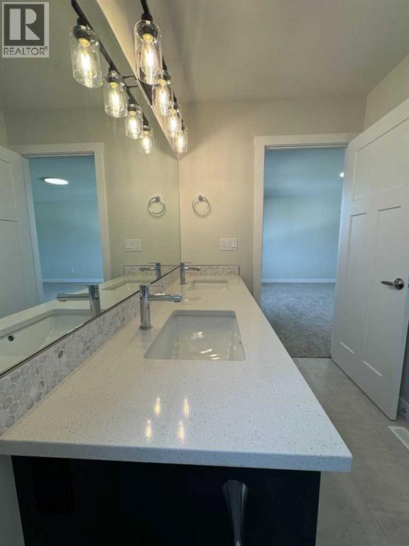 Photo 21 of 49 Emmett Crescent, Red Deer AB