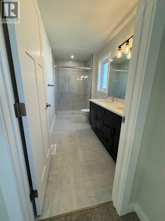 Photo 19 of 49 Emmett Crescent, Red Deer AB