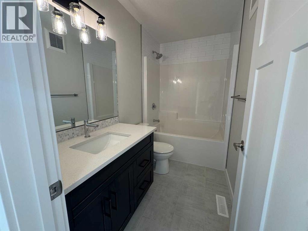 Photo 9 of 49 Emmett Crescent, Red Deer AB