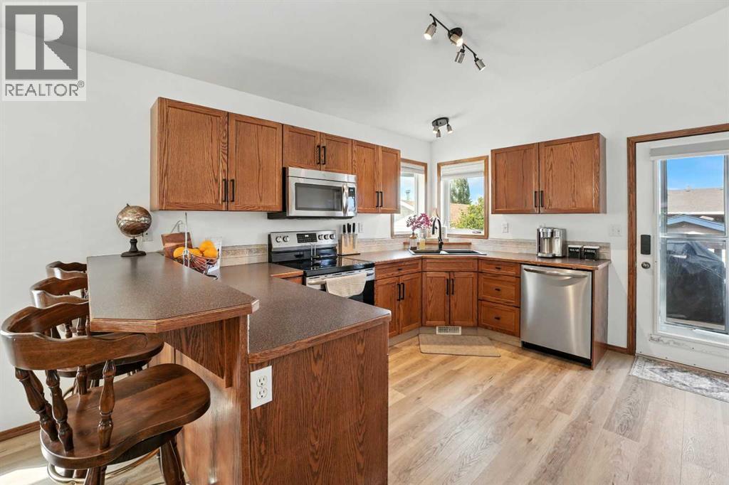 Photo 2 of 28 Lanterman Close, Red Deer AB