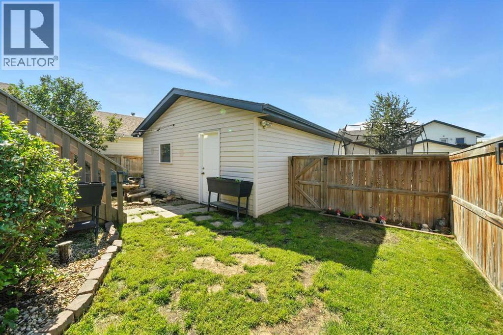 Photo 3 of 28 Lanterman Close, Red Deer AB