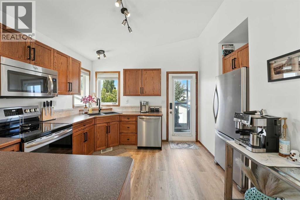 Photo 17 of 28 Lanterman Close, Red Deer AB
