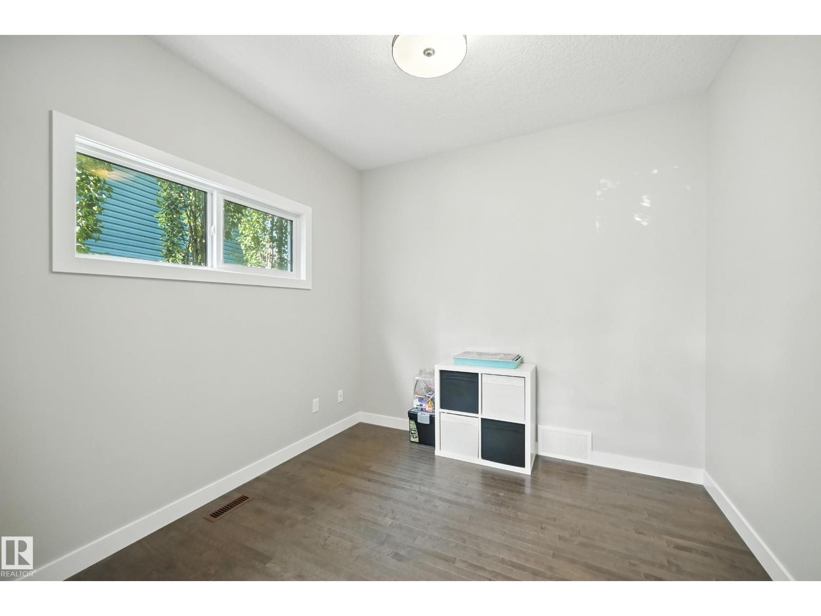 Photo 11 of 16640 14 Av Sw, Edmonton AB