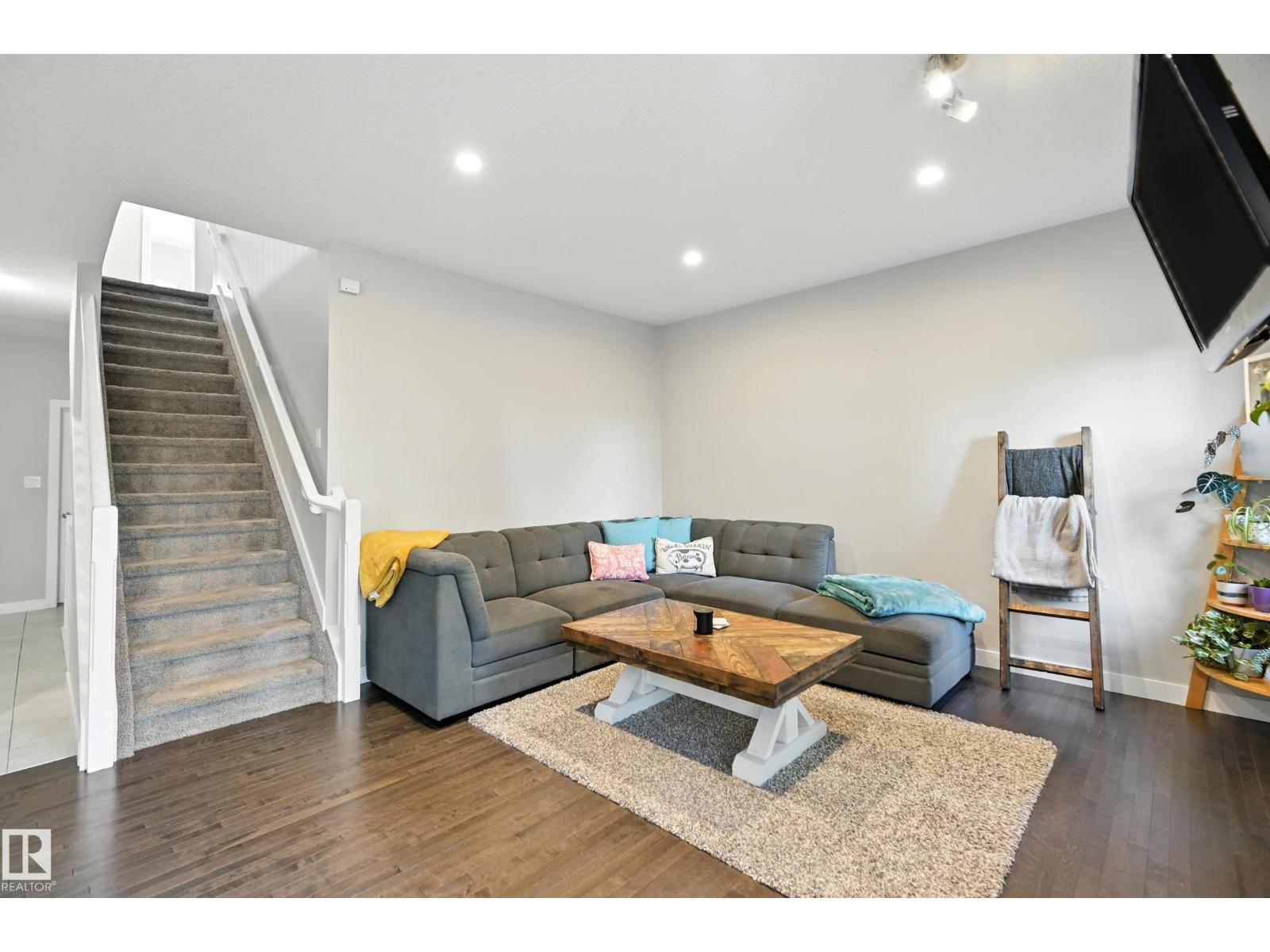 Photo 14 of 16640 14 Av Sw, Edmonton AB