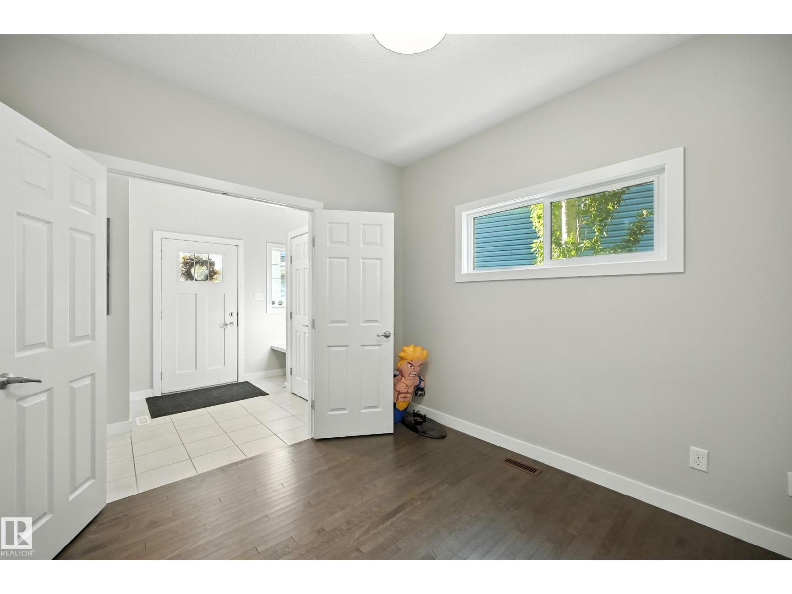 Photo 12 of 16640 14 Av Sw, Edmonton AB