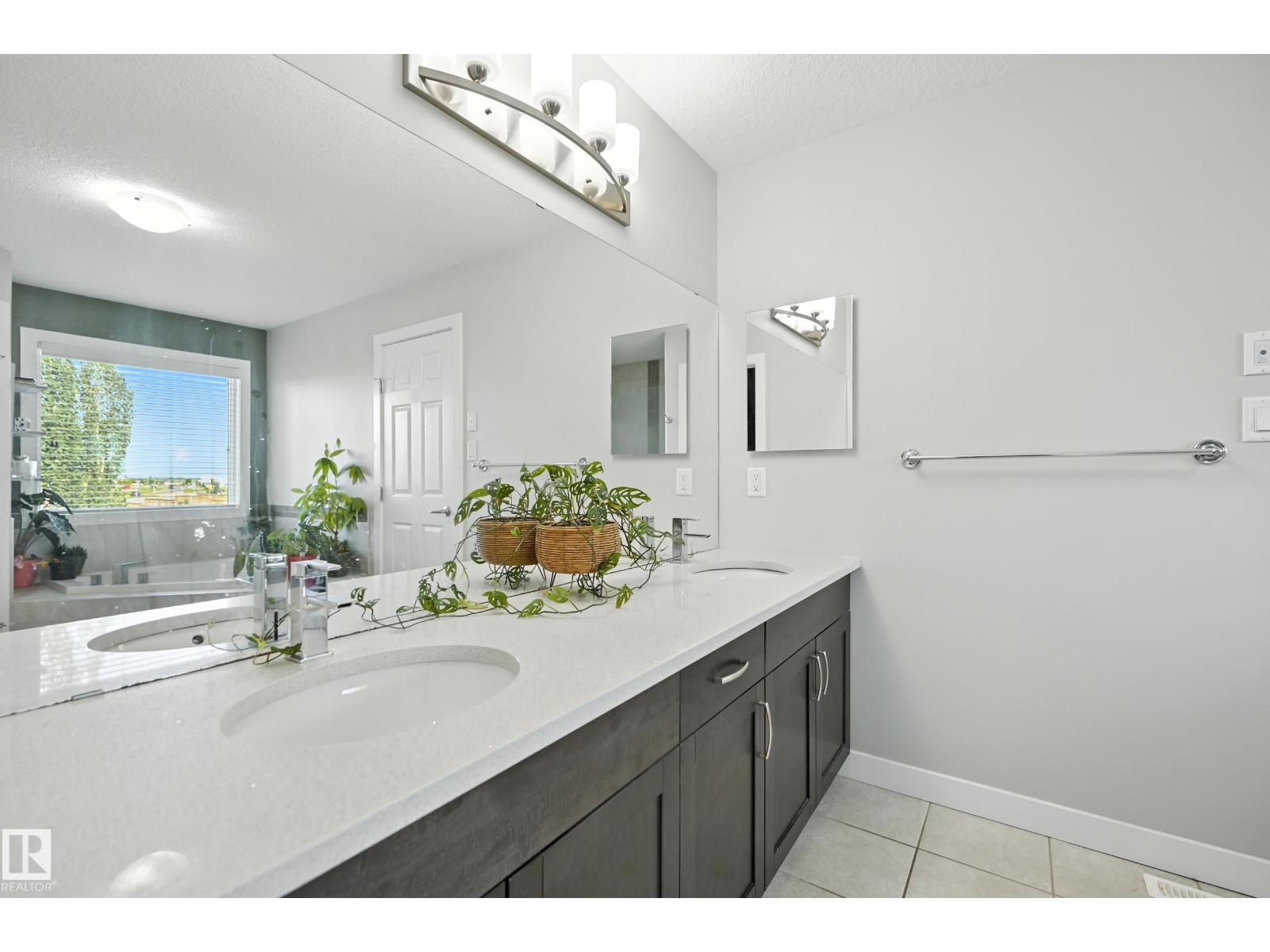 Photo 31 of 16640 14 Av Sw, Edmonton AB