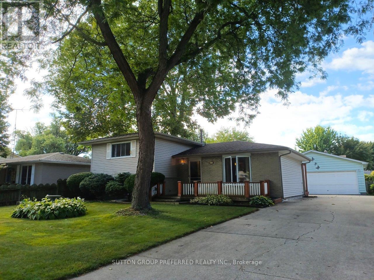Photo 18 of 566 Albert Boulevard, St Clair ON