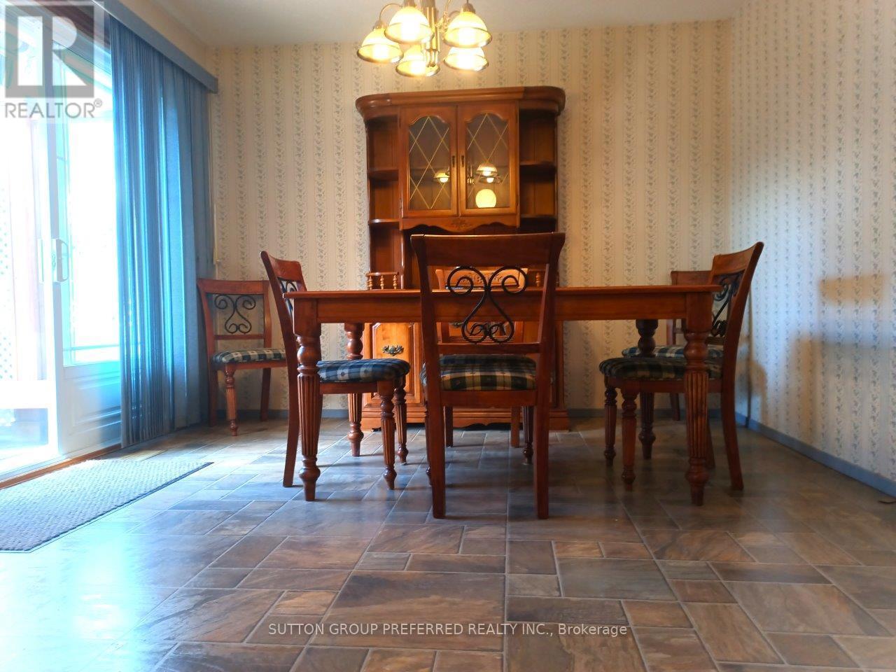 Photo 24 of 566 Albert Boulevard, St Clair ON