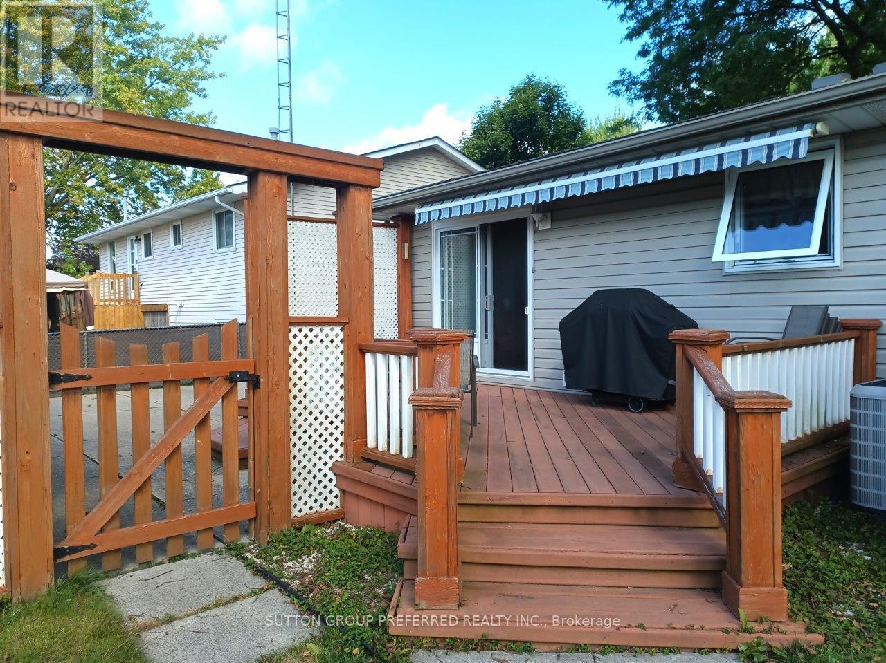 Photo 11 of 566 Albert Boulevard, St Clair ON